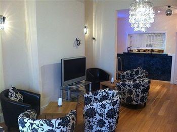 The Collingwood 2* Blackpool